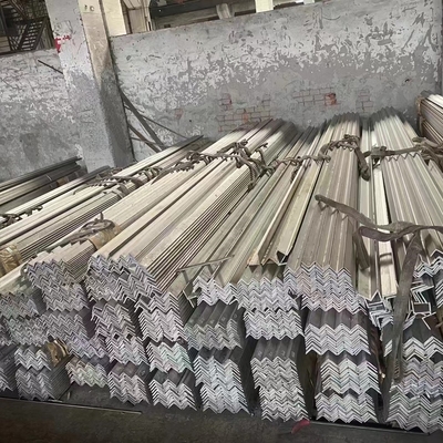 40x40x3mm ASTM A276 TP304 সমান এবং অসম স্টেইনলেস স্টীল এঙ্গেল বার SS304 এঙ্গেল বার 18%Cr 8%Ni